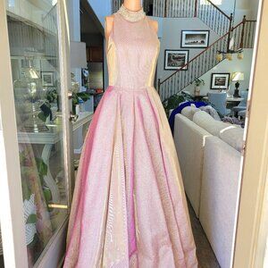 MacDuggal WICKED Ball Gown sz 4 RED CARPET sleeveless rhinestone neck detail